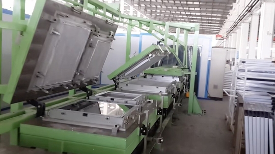 Macchina pneumatica piena di refrigerazione della linea di produzione del frigorifero/porta del Governo